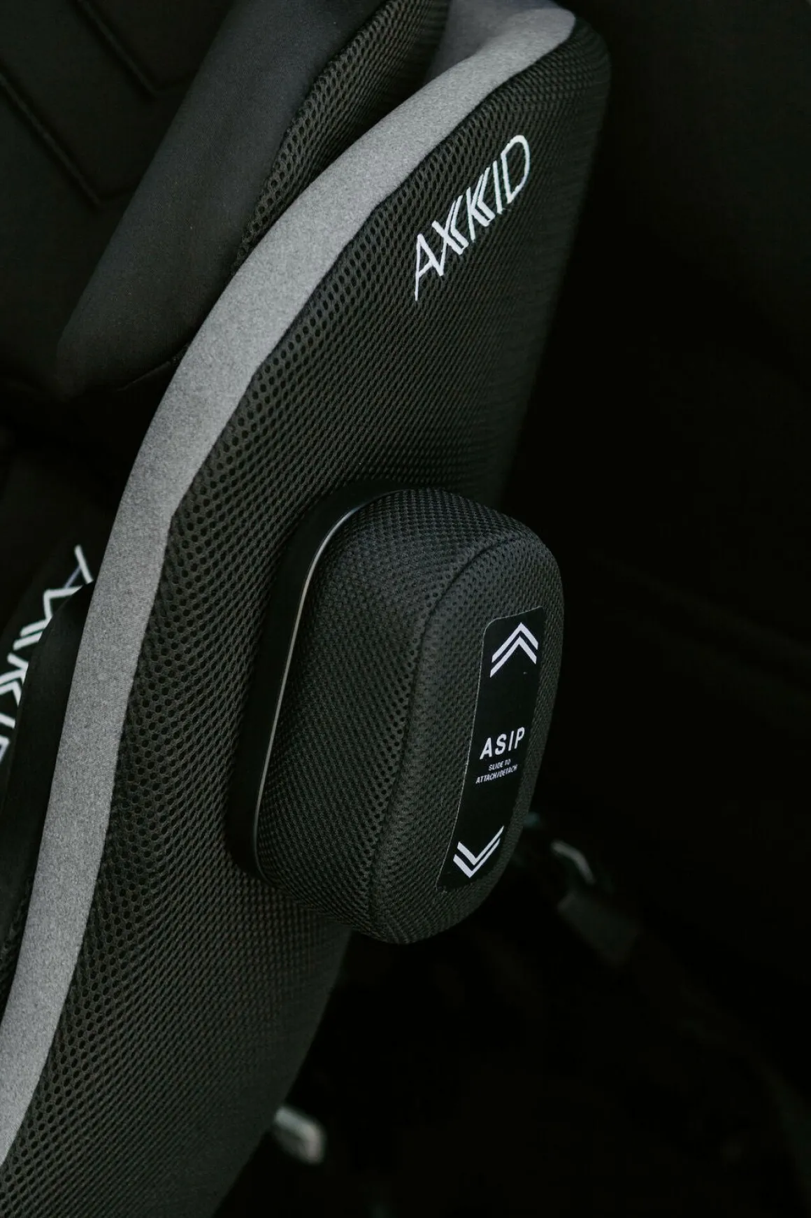 Axkid Movekid Bagudvendt Autostol, Tar