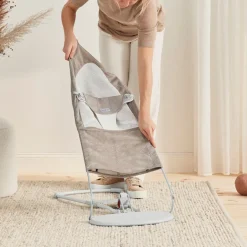 BabyBjörn Balance Soft Skråstol Mesh, Gråbeige/Hvid