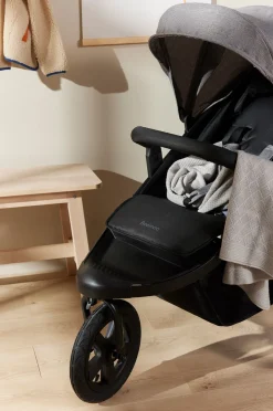 Beemoo Activity Go Aktivitetsklapvogn, Black/Dark Grey