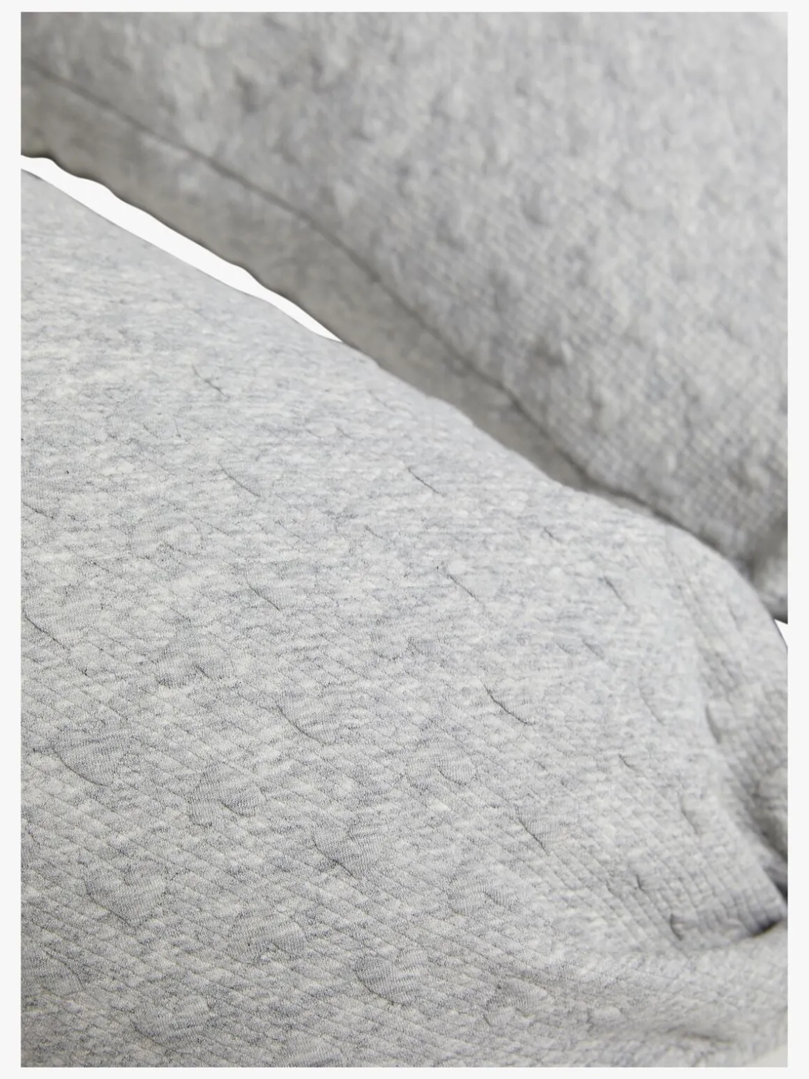 Beemoo CARE Cozy Graviditets- og Ammepude, Hearted Grey