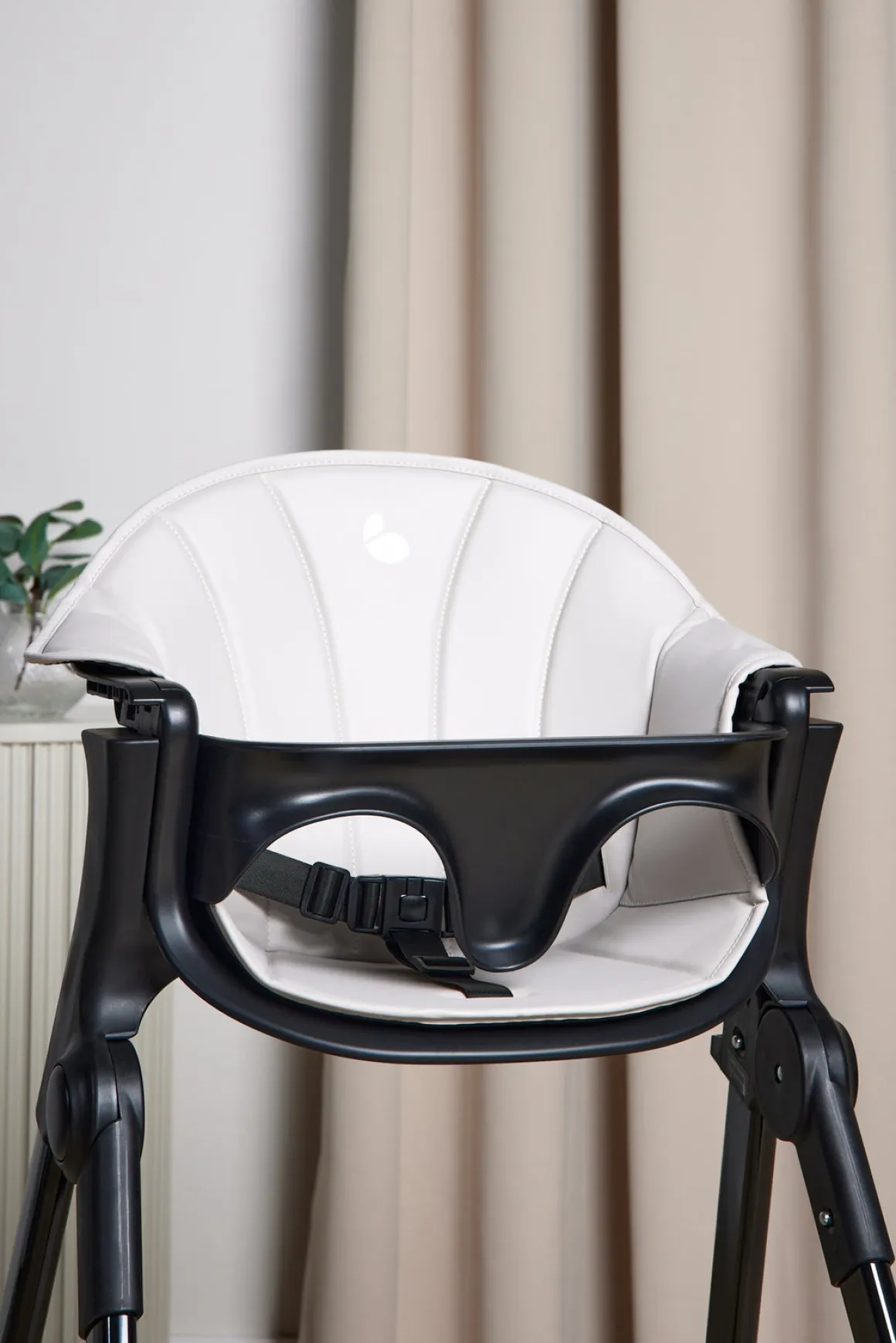 Beemoo CARE Harmony Højstol inkl. Hynde, White/Wood/Beige