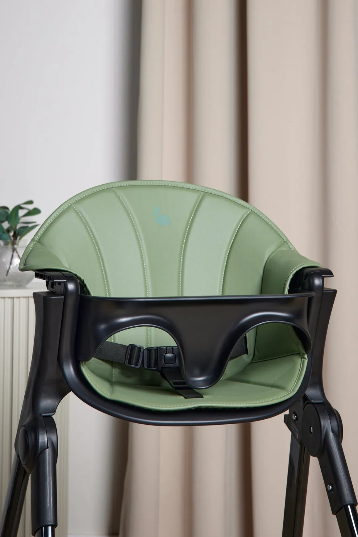 Beemoo CARE Harmony Højstol inkl. Hynde, White/Wood/Green