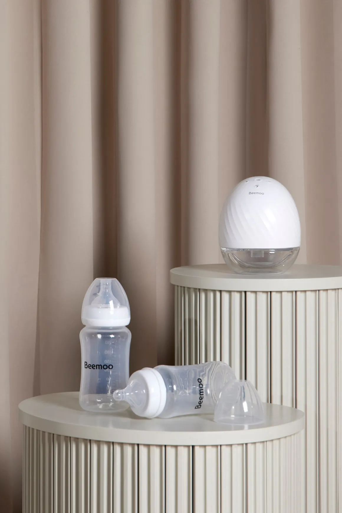 Beemoo CARE Wearable Elektrisk Brystpumpe Single inkl. Modermælksflaske 240 ml 2-pak