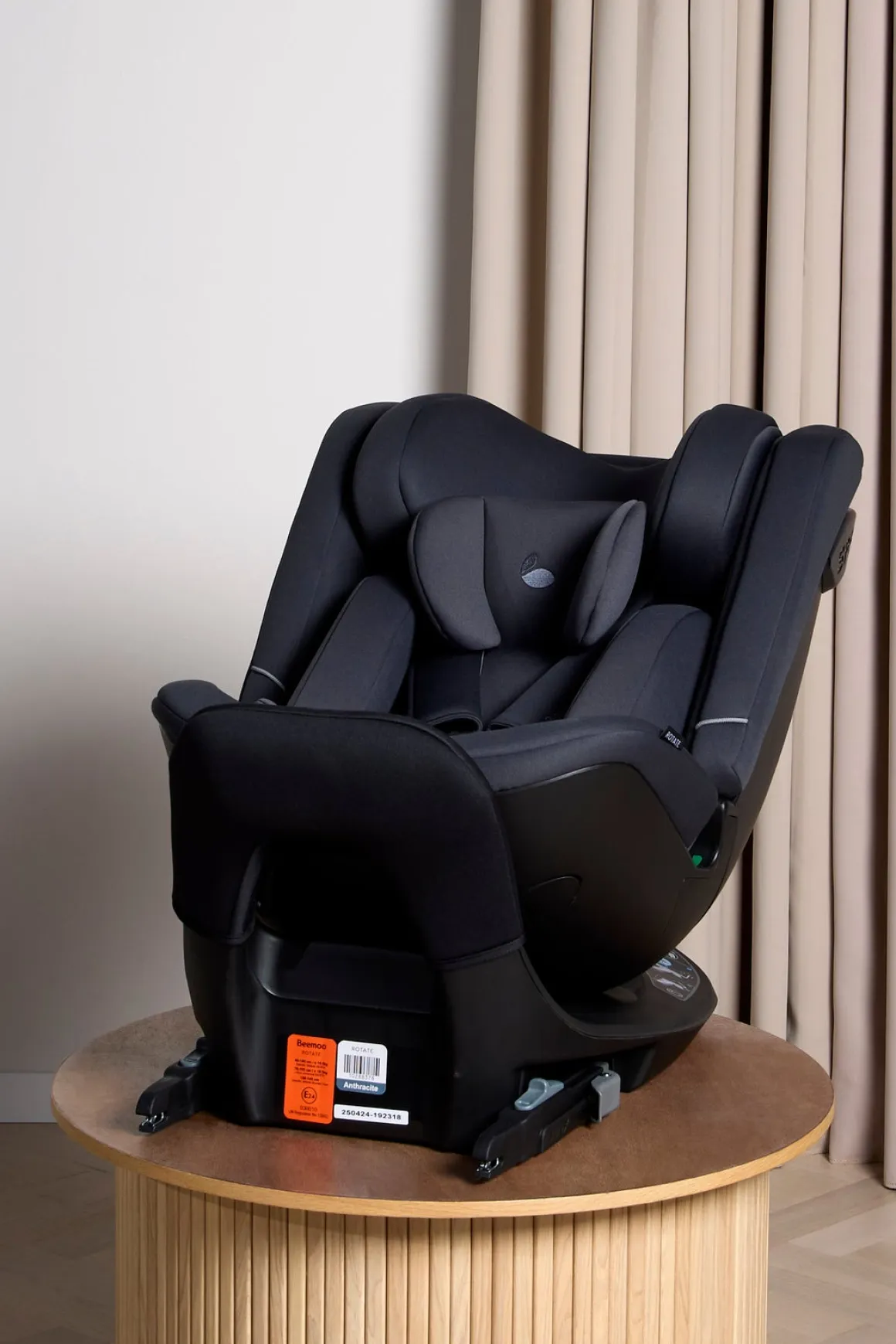 Beemoo Rotate i-Size Vendbar Autostol inkl. 3-i-1 Sædebeskytter, Anthracite