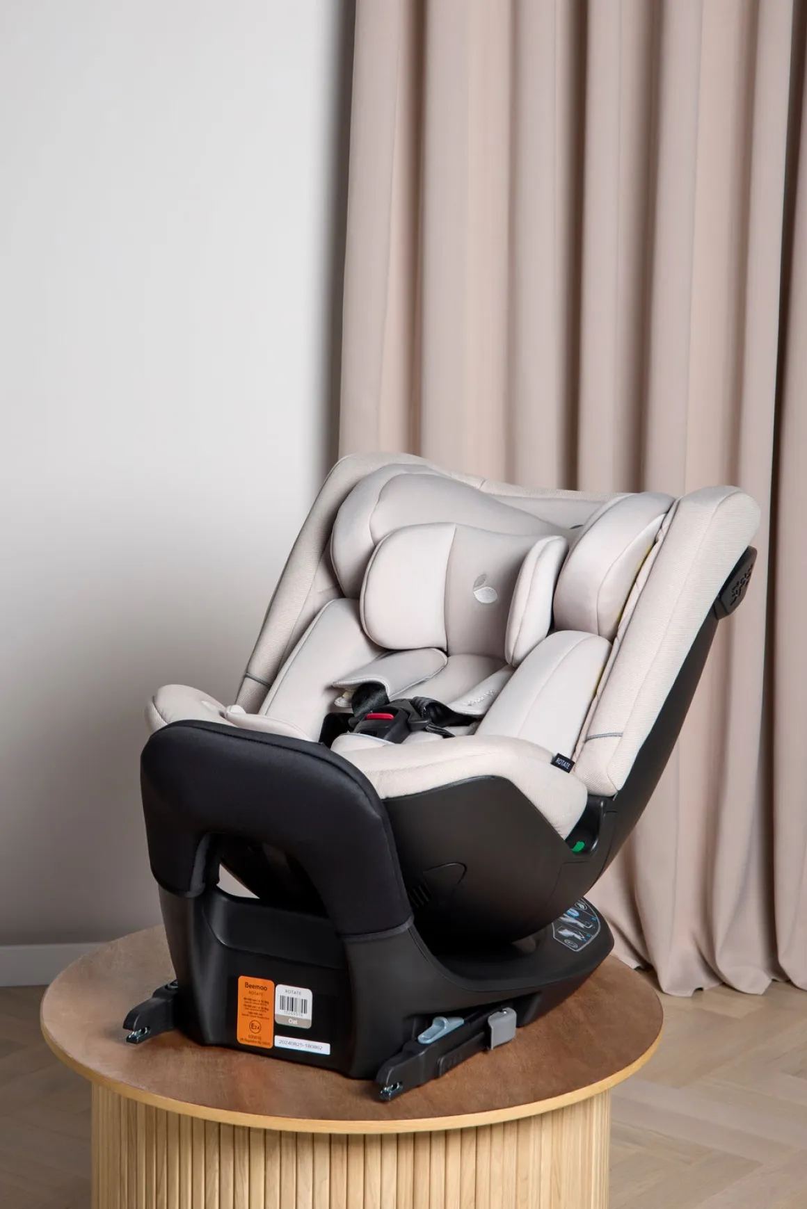 Beemoo Rotate i-Size Autostol inkl. 3-i-1 Sædebeskytter, Oat/Black