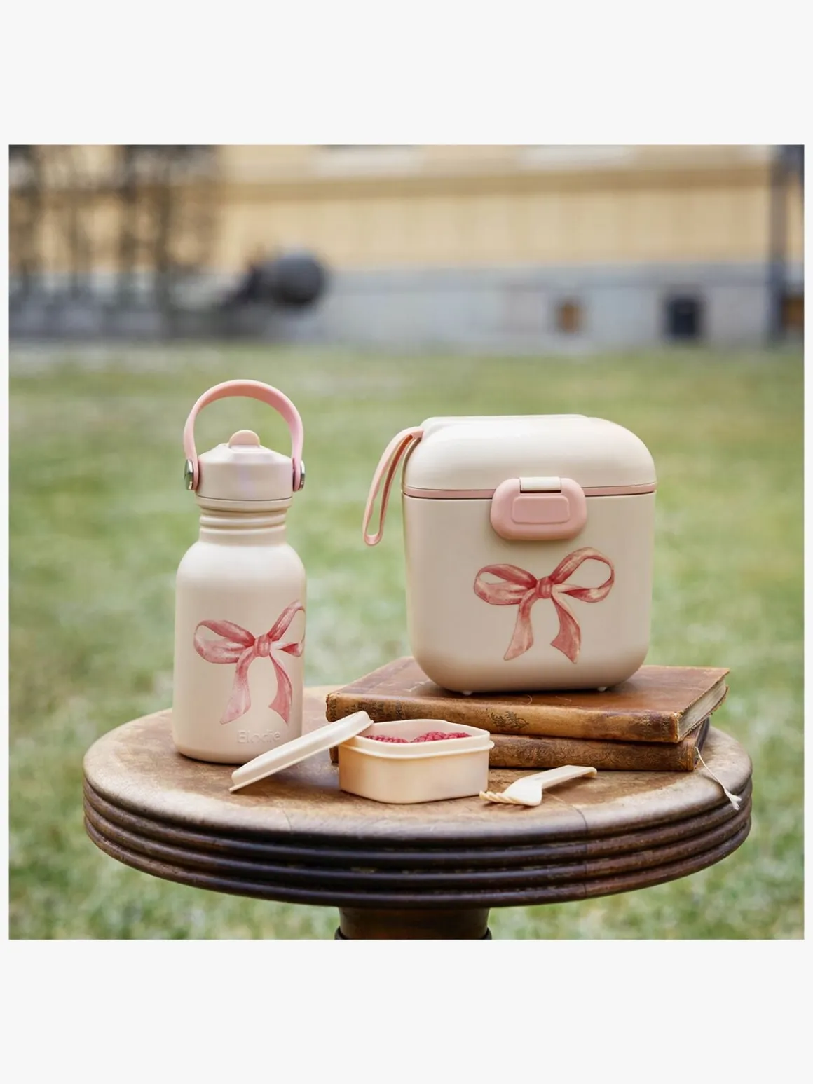 Elodie Madkasse, Rosy Bow