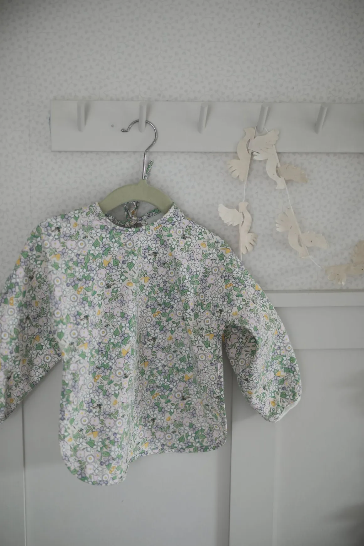 Elsa Beskow Blomsterfestival Langærmet Hagesmæk