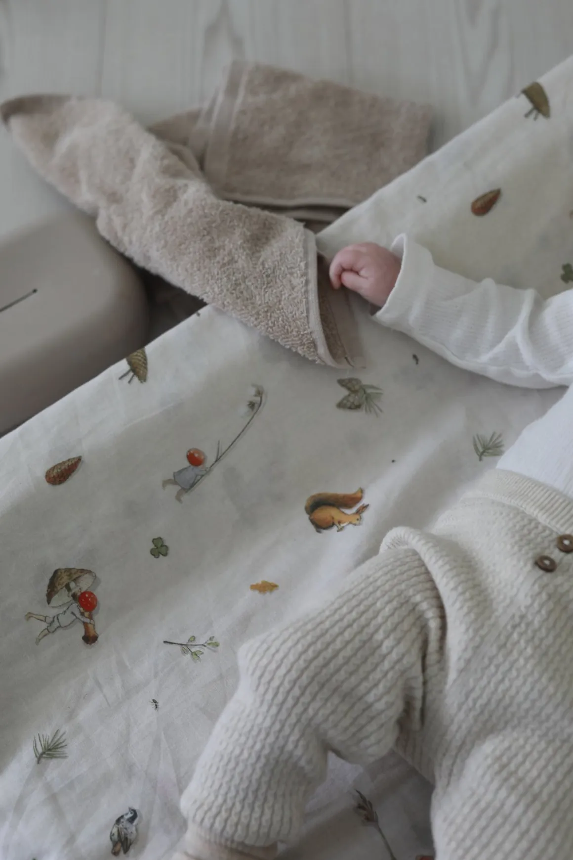 Elsa Beskow Julemandens børn Puslepude, Beige